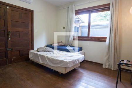 Casa de condomínio à venda com 460m², 4 quartos e 3 vagas Casa de condomínio à venda com 460m², 4 quartos e 3 vagas quarto aux.