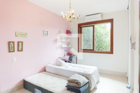 Casa de condomínio à venda com 460m², 4 quartos e 3 vagas Casa de condomínio à venda com 460m², 4 quartos e 3 vagassuite 1