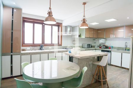 Casa de condomínio à venda com 460m², 4 quartos e 3 vagas Casa de condomínio à venda com 460m², 4 quartos e 3 vagascozinha