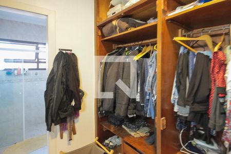 Casa à venda com 320m², 4 quartos e 5 vagasCloset