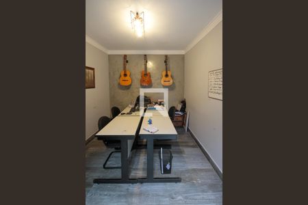 Casa à venda com 320m², 4 quartos e 5 vagasEscritório