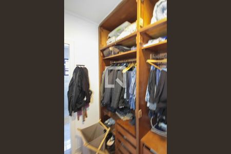 Casa à venda com 320m², 4 quartos e 5 vagasCloset