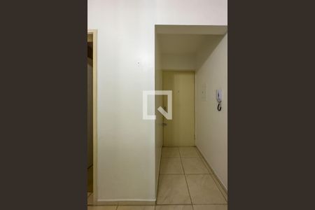 Corredor de apartamento para alugar com 1 quarto, 33m² em Centro Histórico, Porto Alegre