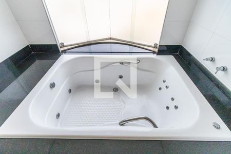 Casa à venda com 700m², 6 quartos e 3 vagasBanheiro da Suíte Master