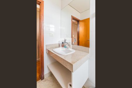 Casa à venda com 700m², 6 quartos e 3 vagasBanheiro da Suíte 1