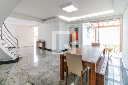 Casa à venda com 700m², 6 quartos e 3 vagasSala de Jantar