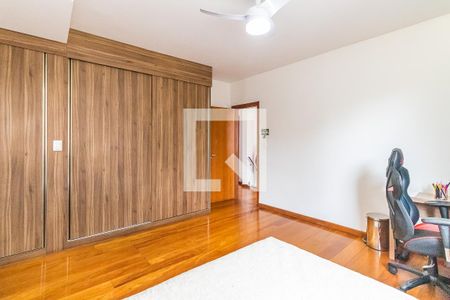 Casa à venda com 700m², 6 quartos e 3 vagasSuíte 2