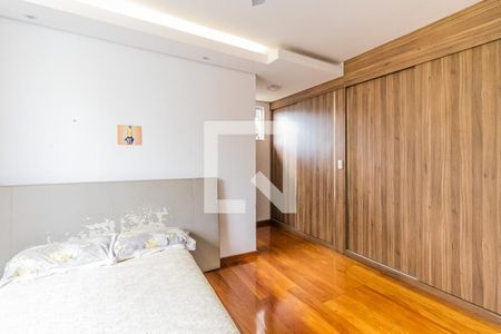 Casa à venda com 700m², 6 quartos e 3 vagasSuíte 2