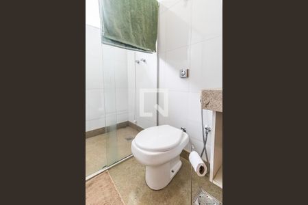 Casa à venda com 700m², 6 quartos e 3 vagasBanheiro da Suíte 2