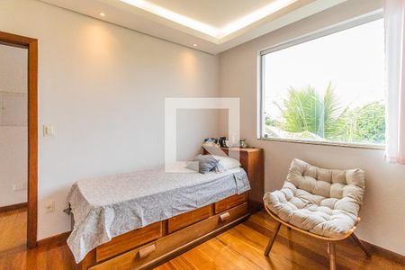 Casa à venda com 700m², 6 quartos e 3 vagasQuarto 1