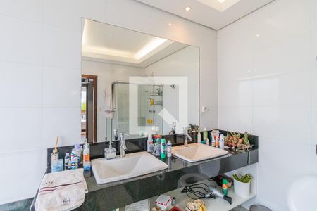 Casa à venda com 700m², 6 quartos e 3 vagasBanheiro da Suíte Master