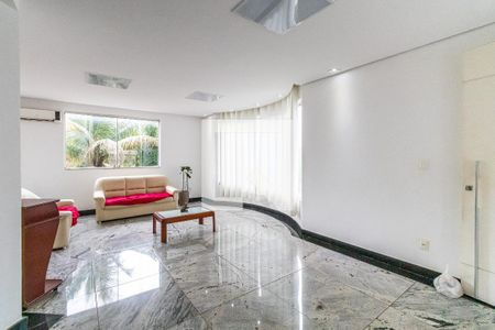 Casa à venda com 700m², 6 quartos e 3 vagasSala 1