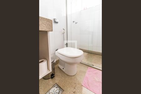 Casa à venda com 700m², 6 quartos e 3 vagasBanheiro da Suíte 1