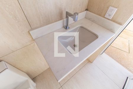 Casa de condomínio para alugar com 280m², 3 quartos e 2 vagasDetalhe do banheiro