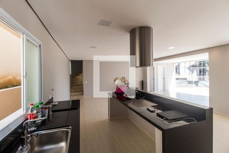 Casa de condomínio para alugar com 280m², 3 quartos e 2 vagasCozinha