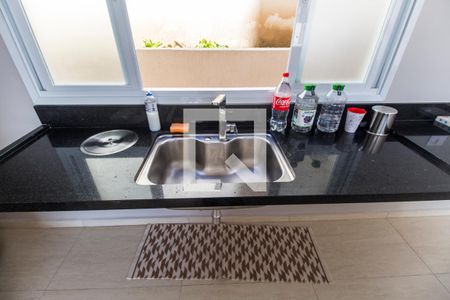 Casa de condomínio para alugar com 280m², 3 quartos e 2 vagasDetalhe da cozinha