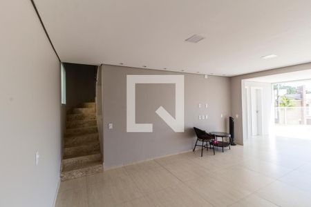 Sala de TV de casa de condomínio para alugar com 3 quartos, 280m² em Alphaville, Santana de Parnaíba