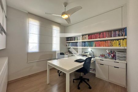 Apartamento à venda com 280m², 4 quartos e 3 vagas Apartamento à venda com 280m², 4 quartos e 3 vagasEscritório