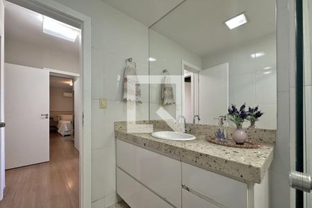 Apartamento à venda com 280m², 4 quartos e 3 vagas Apartamento à venda com 280m², 4 quartos e 3 vagasBanheiro