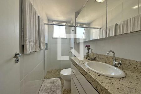 Apartamento à venda com 280m², 4 quartos e 3 vagas Apartamento à venda com 280m², 4 quartos e 3 vagasBanheiro