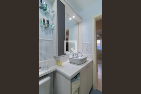 Casa à venda com 275m², 3 quartos e 2 vagasBanheiro