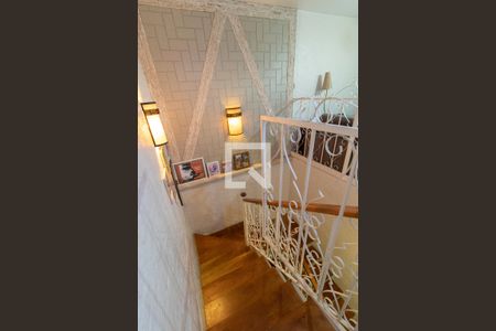 Casa à venda com 275m², 3 quartos e 2 vagasEscada