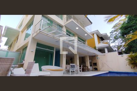 Casa de condomínio para alugar com 400m², 5 quartos e 3 vagasFachada