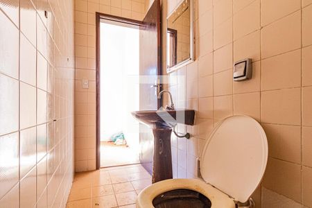 Casa à venda com 260m², 5 quartos e 2 vagasCasa 01 - Banheiro