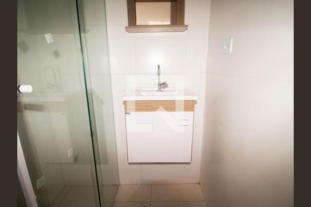 Banheiro de apartamento à venda com 1 quarto, 33m² em Vila Dalila, São Paulo