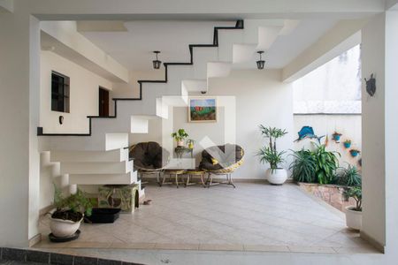 Casa à venda com 204m², 3 quartos e 4 vagas Casa à venda com 204m², 3 quartos e 4 vagasQuintal