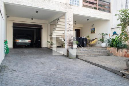 Casa à venda com 204m², 3 quartos e 4 vagas Casa à venda com 204m², 3 quartos e 4 vagasQuintal