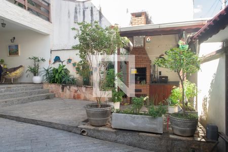 Casa à venda com 204m², 3 quartos e 4 vagas Casa à venda com 204m², 3 quartos e 4 vagasQuintal