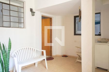 Casa à venda com 204m², 3 quartos e 4 vagas Casa à venda com 204m², 3 quartos e 4 vagasEntrada casa 2