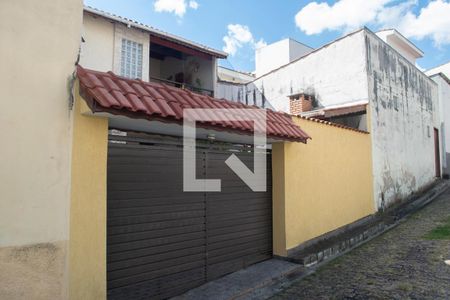 Casa à venda com 204m², 3 quartos e 4 vagas Casa à venda com 204m², 3 quartos e 4 vagasFachada 2