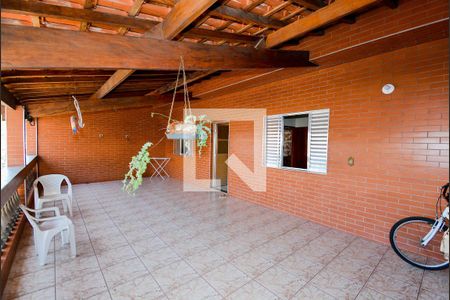 Casa para alugar com 100m², 3 quartos e 1 vaga Casa para alugar com 100m², 3 quartos e 1 vagaVaranda