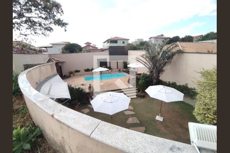 Casa à venda com 760m², 5 quartos e 5 vagasVista piscina
