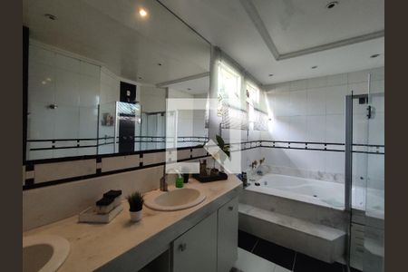 Casa à venda com 760m², 5 quartos e 5 vagasBanheiro suite