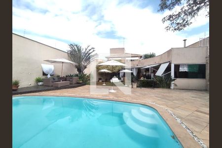 Casa à venda com 760m², 5 quartos e 5 vagasPiscina