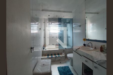 Casa à venda com 760m², 5 quartos e 5 vagasBanheiro 2