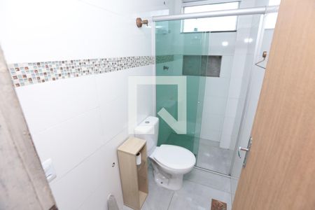 Banheiro de apartamento à venda com 2 quartos, 63m² em Bairro da Glória, Contagem