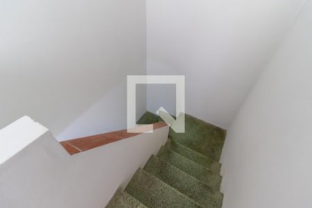 Casa para alugar com 175m², 2 quartos e 1 vaga Casa para alugar com 175m², 2 quartos e 1 vagaEscada