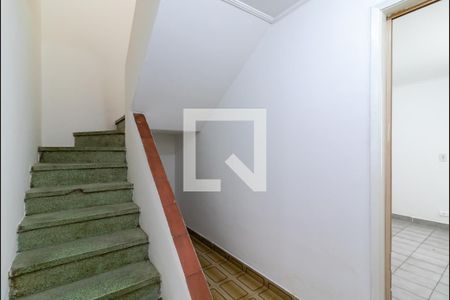 Casa para alugar com 175m², 2 quartos e 1 vaga Casa para alugar com 175m², 2 quartos e 1 vagaEscada