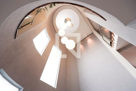 Sala de lareira - pé direito de casa para alugar com 4 quartos, 540m² em São Paulo Ii (granja Viana), Cotia
