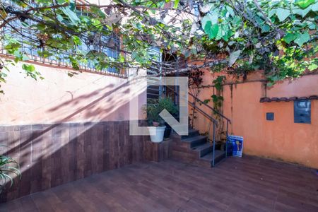 Casa para alugar com 80m², 2 quartos e 1 vagaQuintal