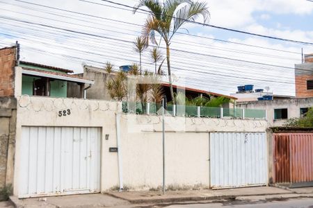 Casa à venda com 250m², 6 quartos e 2 vagasFachada