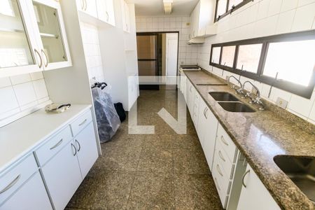 Apartamento à venda com 818m², 4 quartos e 6 vagas Apartamento à venda com 818m², 4 quartos e 6 vagasCozinha - Armários