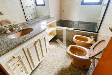 Apartamento à venda com 818m², 4 quartos e 6 vagas Apartamento à venda com 818m², 4 quartos e 6 vagasBanheiro da Suíte 3