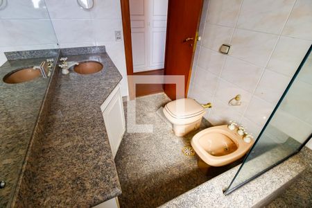 Apartamento à venda com 818m², 4 quartos e 6 vagas Apartamento à venda com 818m², 4 quartos e 6 vagasBanheiro da Suíte 2