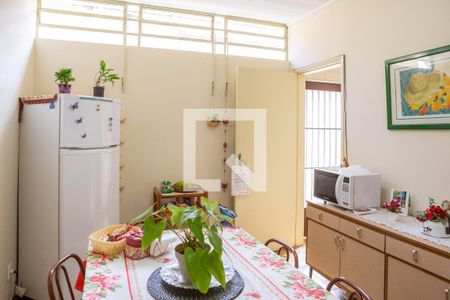 Casa à venda com 300m², 3 quartos e 4 vagasCopa