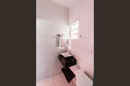 Banheiro de apartamento para alugar com 2 quartos, 53m² em Jardim Santo Antônio, Santo André